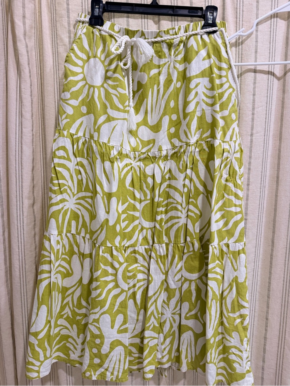 Hawaiian Lime Green and White Two-Piece Skirt Set - Picture 2 of 4